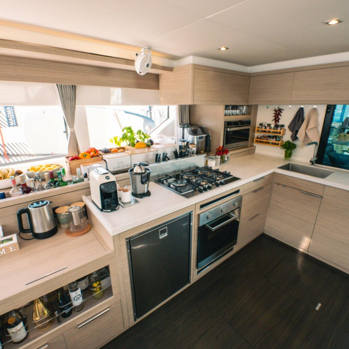 EL-BLUE | Lagoon 55 photo 9