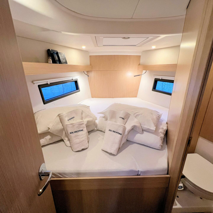 Mala Hana | Bavaria C38 photo 30