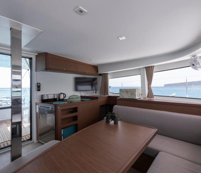 Side | Lagoon 42 Version photo 9