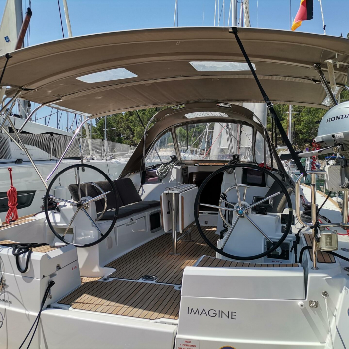 Imagine | Sun Odyssey 389 photo 3