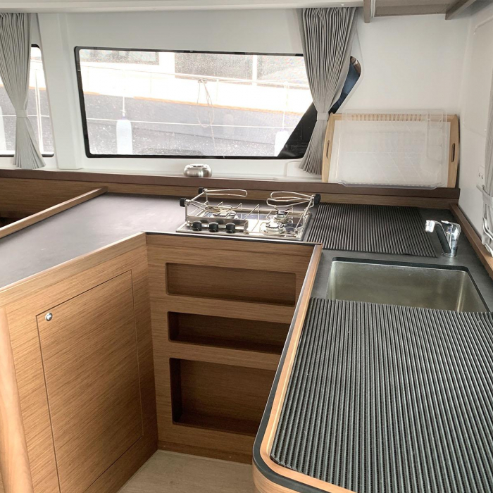 Zoe | Lagoon 42 photo 5