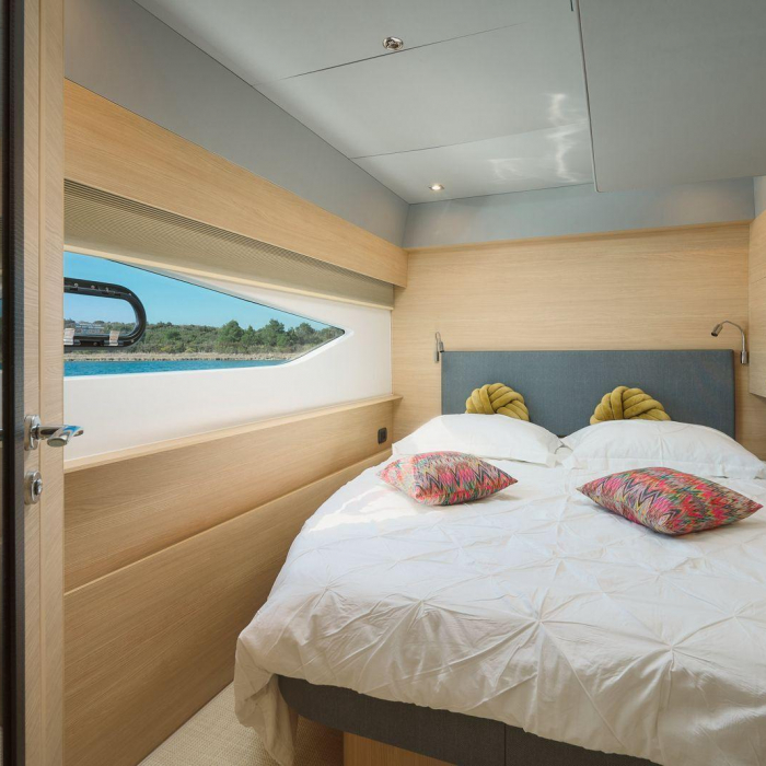 By My Side | Aquila 54 photo 7