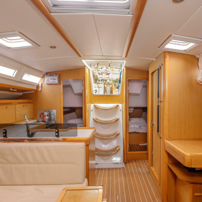 Winter Breeze | Sun Odyssey 42i photo 7