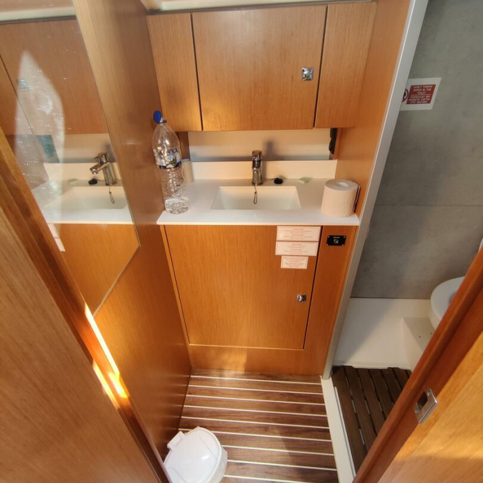 Silver VII | Bavaria C42 photo 8