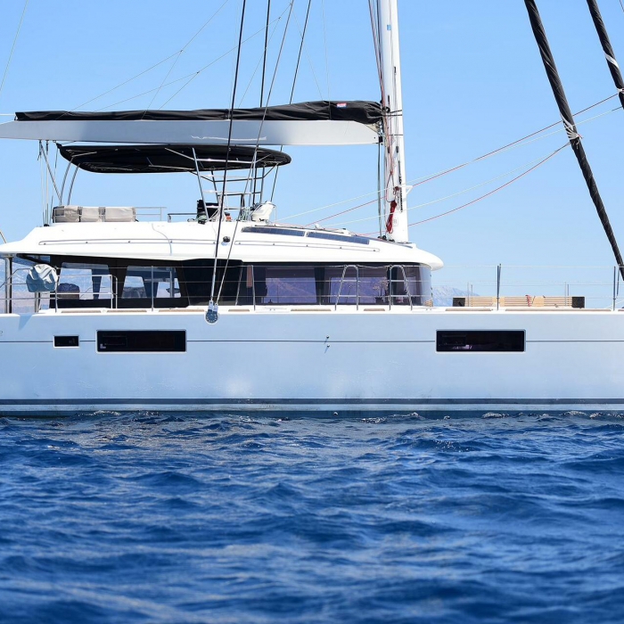 Amber | Lagoon 560 photo 3