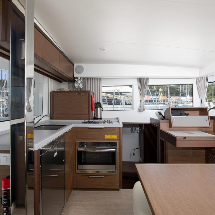 Yolo | Lagoon 40 photo 14