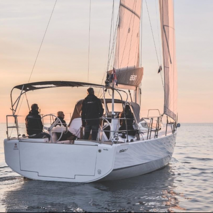 Twitter | Elan E4 photo 1