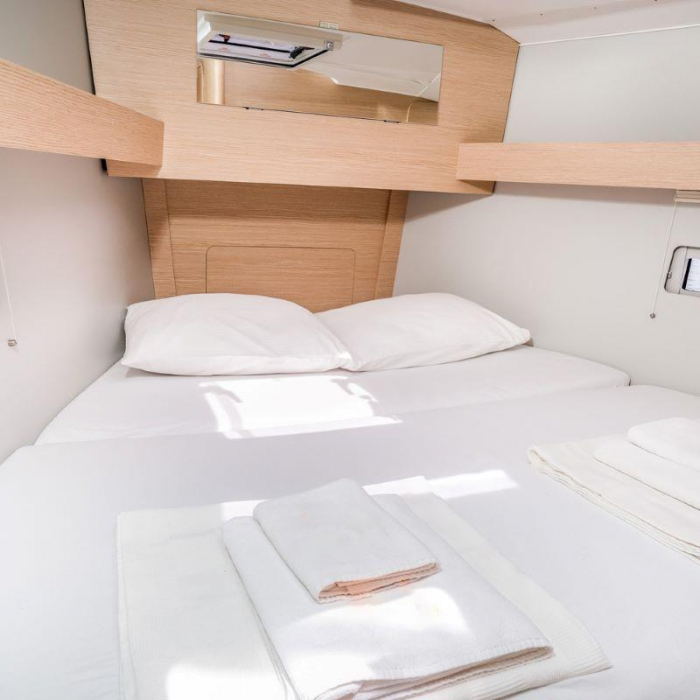 Paris | Dufour 390 photo 29