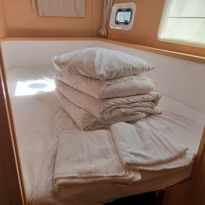 Santi | Lagoon 400 photo 6