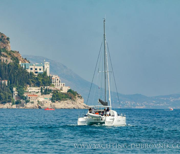 Gratia | Lagoon 380 photo 2