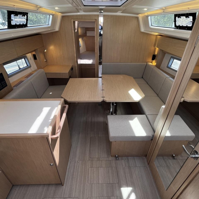 Babe | Bavaria C38 photo 7