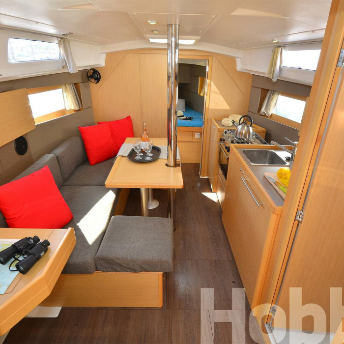 Hobbit | Oceanis 35 photo 12