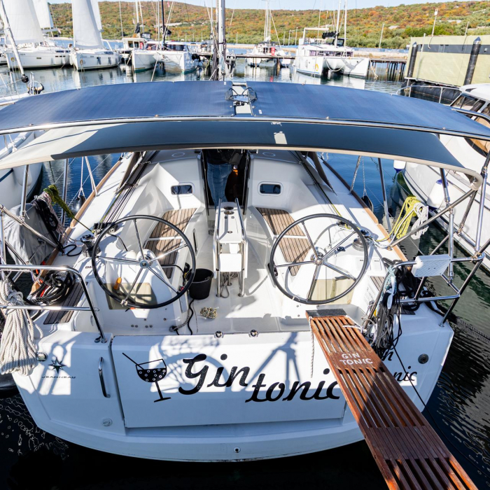 Gin Tonic | Sun Odyssey 349 photo 1