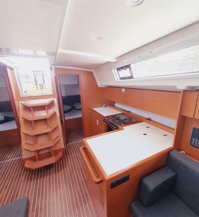 Lucia | Bavaria C42 photo 8