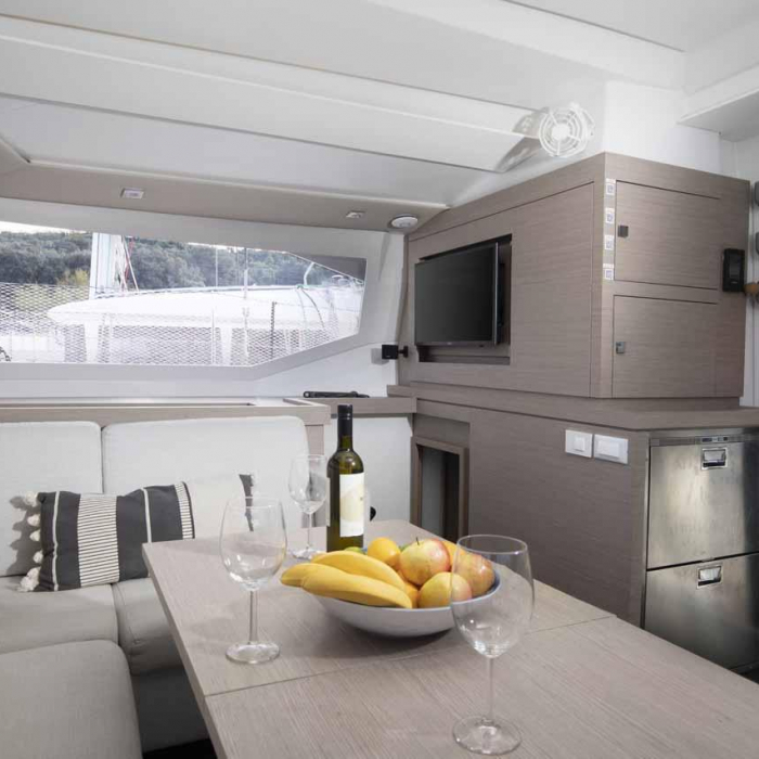 Follow the Sun | Fountaine Pajot Astrea 42 photo 11