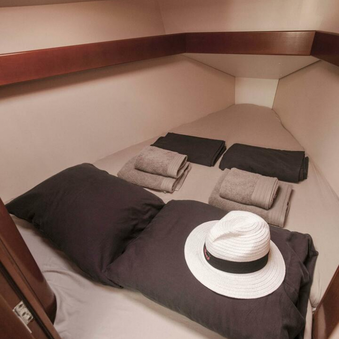 Moody Blues | Oceanis 31 photo 6