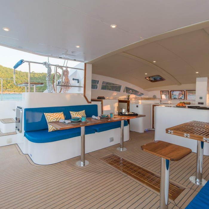 Vesna | Island Spirit 410 photo 3