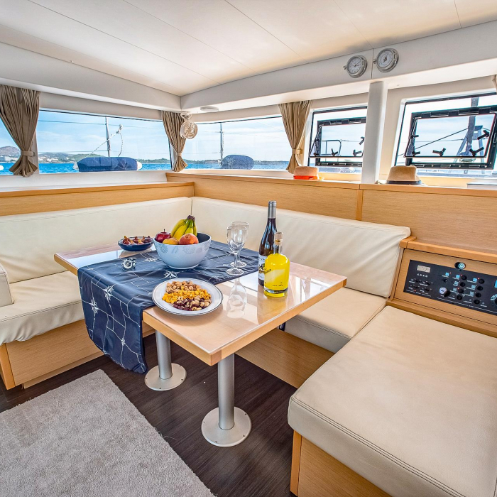 Christina S | Lagoon 400 S2 photo 12