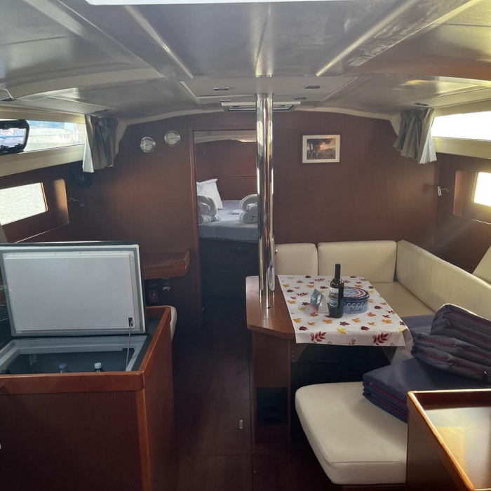 Malika | Oceanis 41.1 photo 6