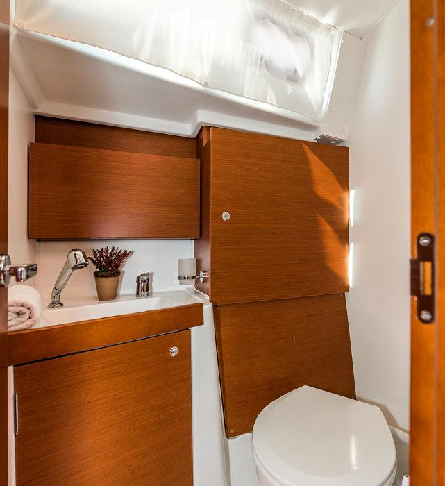 Gang of Four | Oceanis 38.1 photo 10