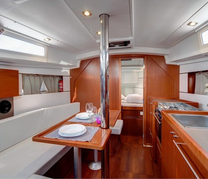 JEAN MICHEL | Beneteau Oceanis 35 photo 13