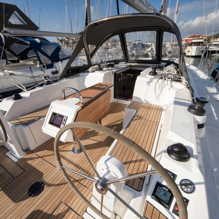 Aura | Bavaria C38 photo 17