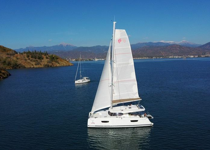 Gloria | Astrea 42 photo 6