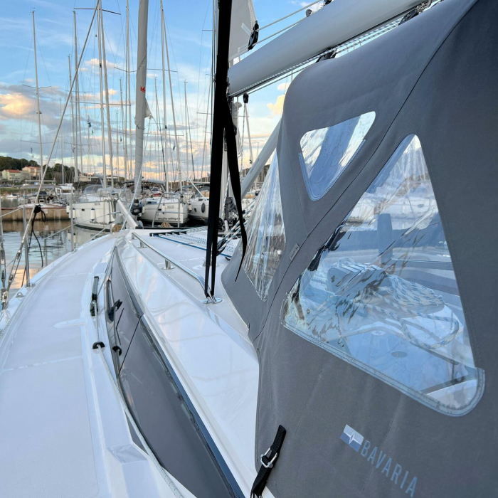 Mala Hana | Bavaria C38 photo 10