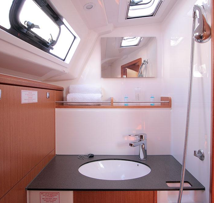 Black Pearl | Bavaria Cruiser 37 photo 11