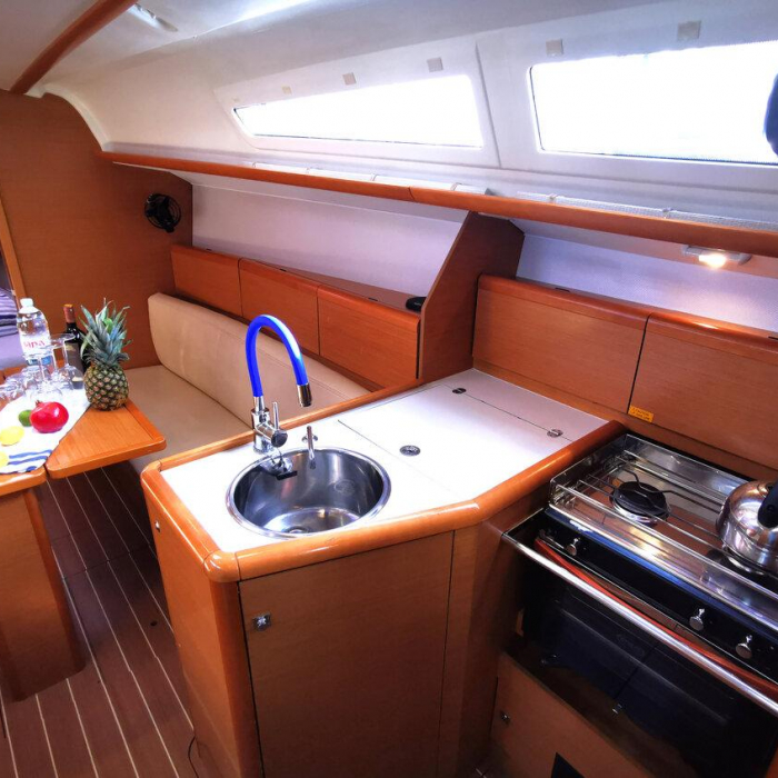 Paola | Sun Odyssey 33i photo 10