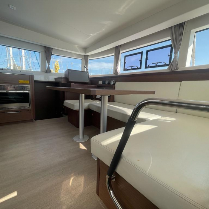 Nina (A/C, Gen 10KWA, watermaker, electric winch) | Lagoon 40 photo 12