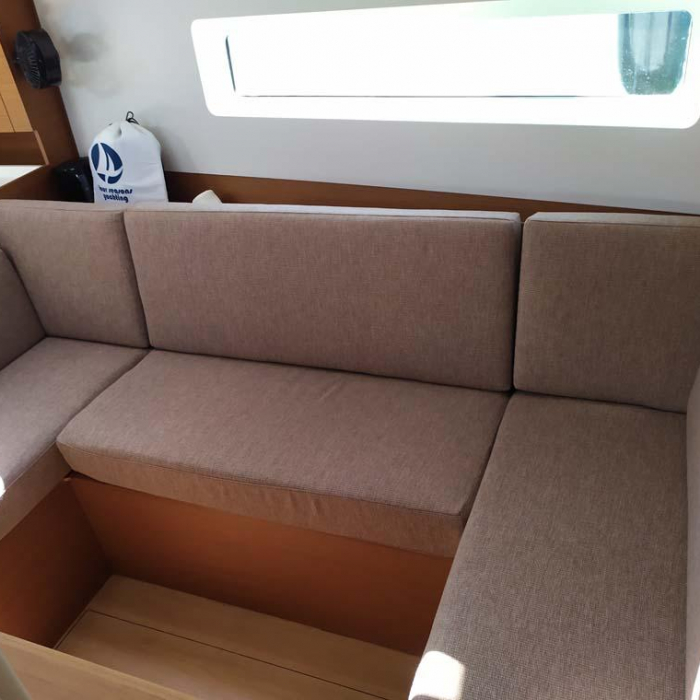 Bright Elli | Sun Odyssey 380 photo 14