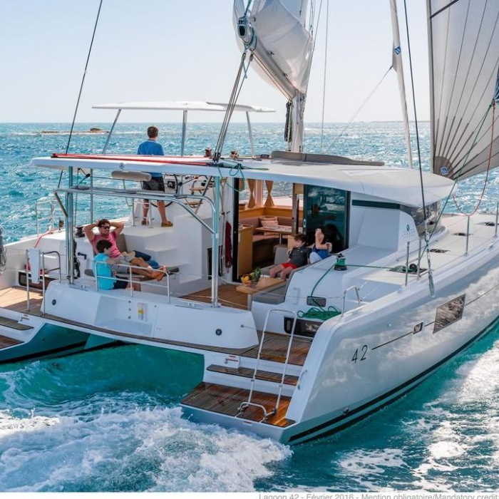 HeyBlue | Lagoon 42 photo 1