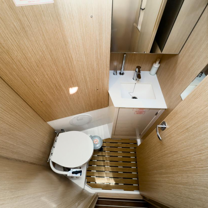 Coconut | Bavaria C38 photo 33