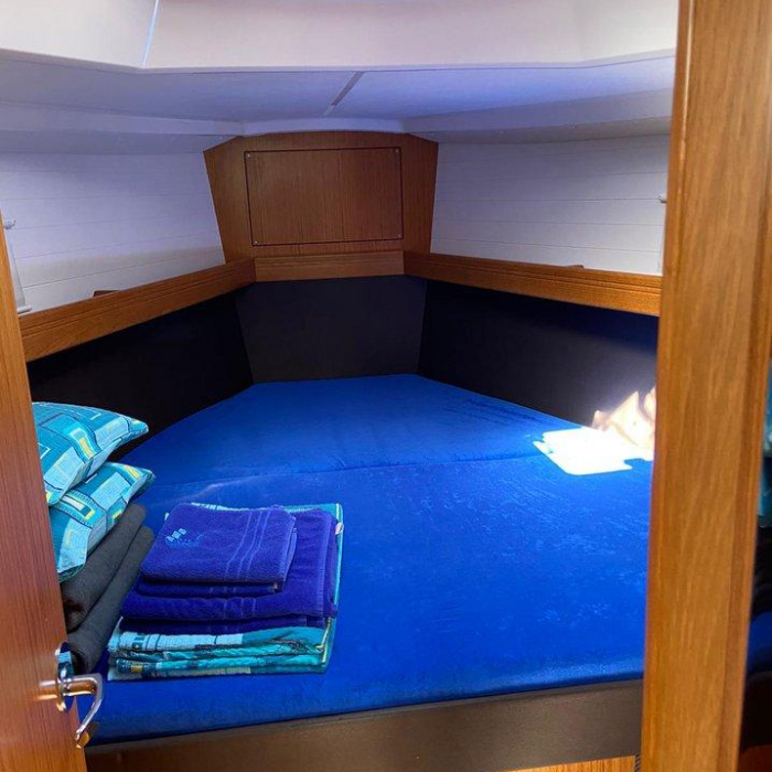 Into the Blue | Bavaria Cruiser 37 photo 8