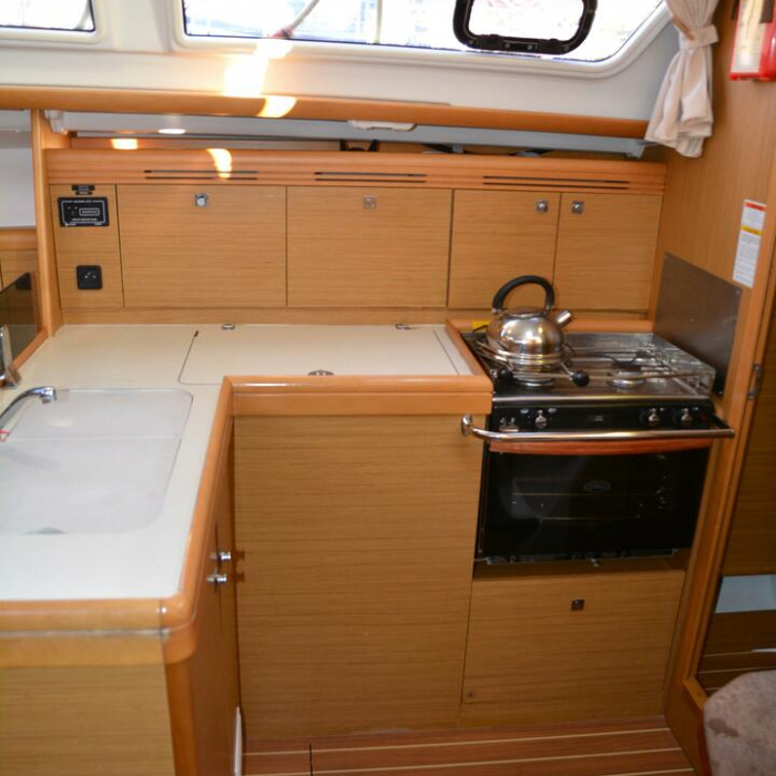 Babis 2010 | Sun Odyssey 36i photo 15