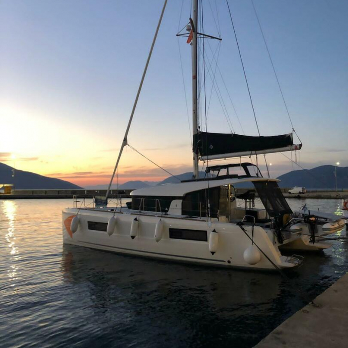 Bonobo | A/C generator watermaker | Lagoon 40 photo 2