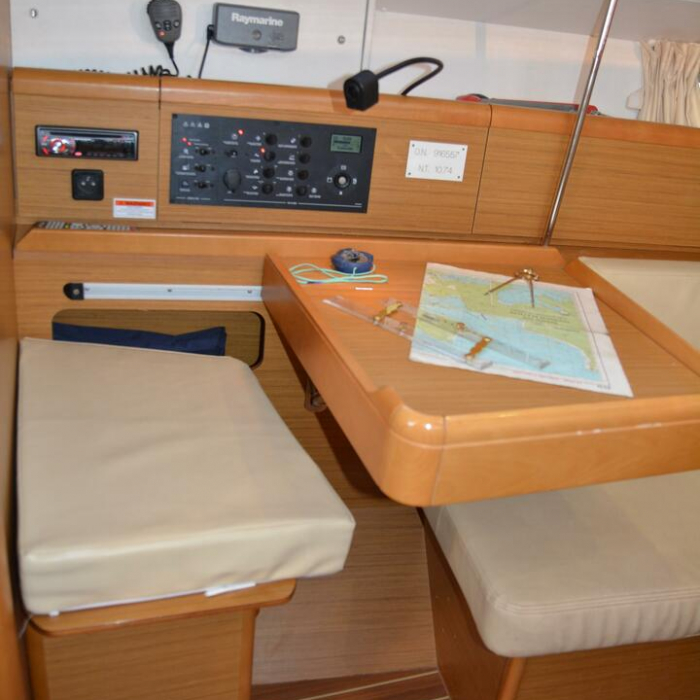 Babis 2010 | Sun Odyssey 36i photo 37