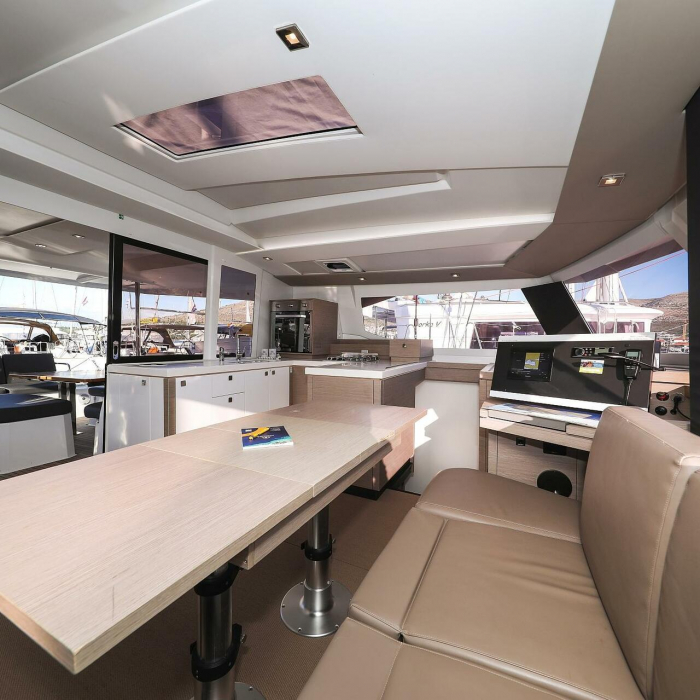 Macho | Fountaine Pajot Astrea 42 Quatuor photo 42