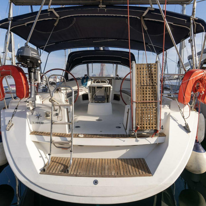 Beethoven ( with Bowthruster ,Solar Panels) | Sun Odyssey 44 i photo 5