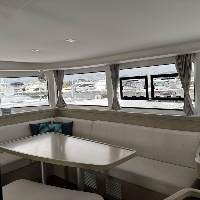 FINE GIRL | Lagoon 42 photo 4