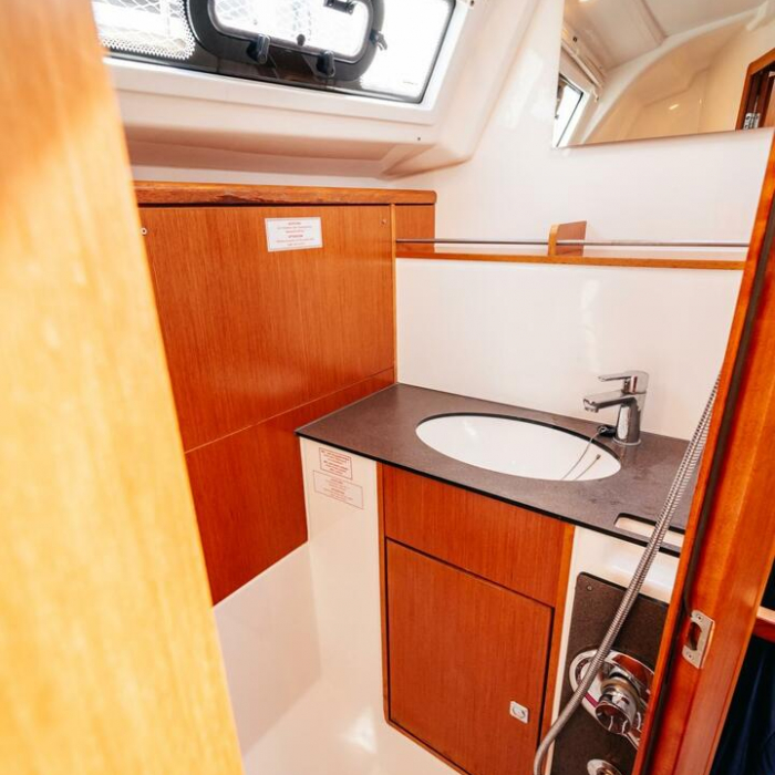 Blue Tone | Bavaria Cruiser 37 photo 11