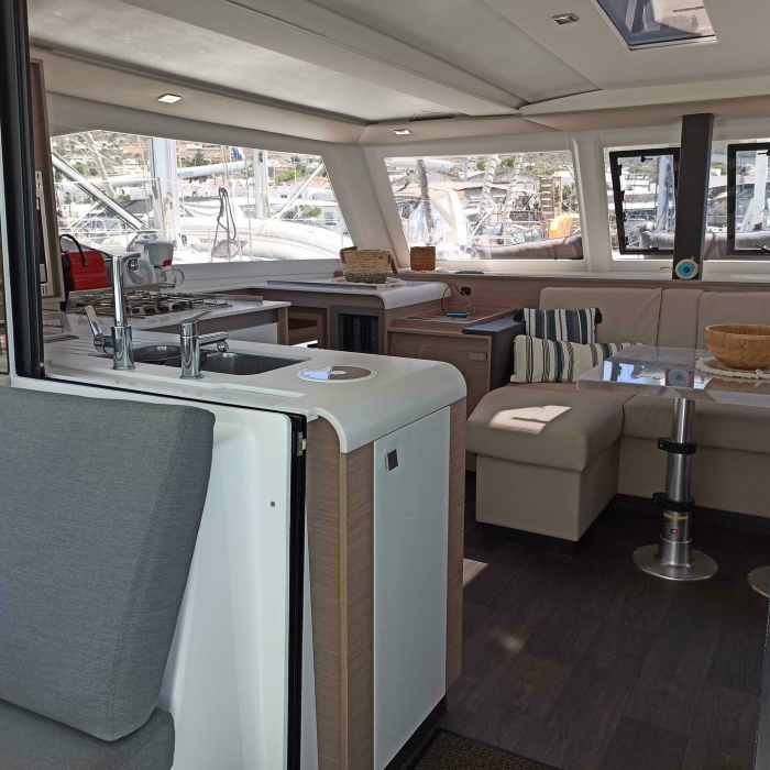 Prestige | Fountaine Pajot Isla 40 photo 5