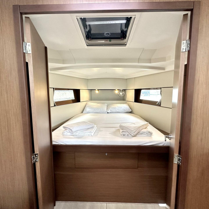 Sail Lyra | Oceanis 38.1 photo 7