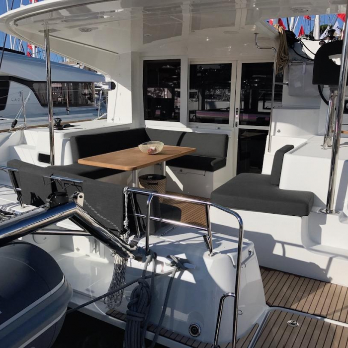 Saudade | Lagoon 40 photo 4