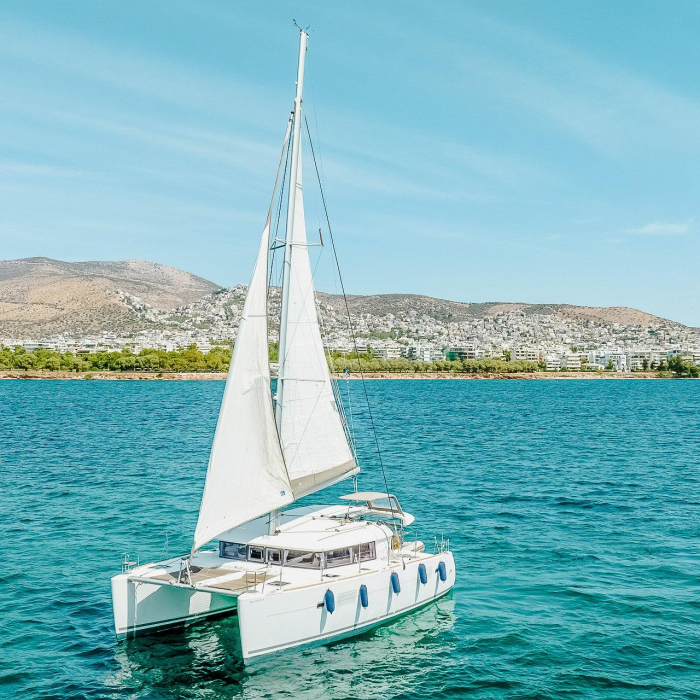 Christina S | Lagoon 400 S2 photo 9