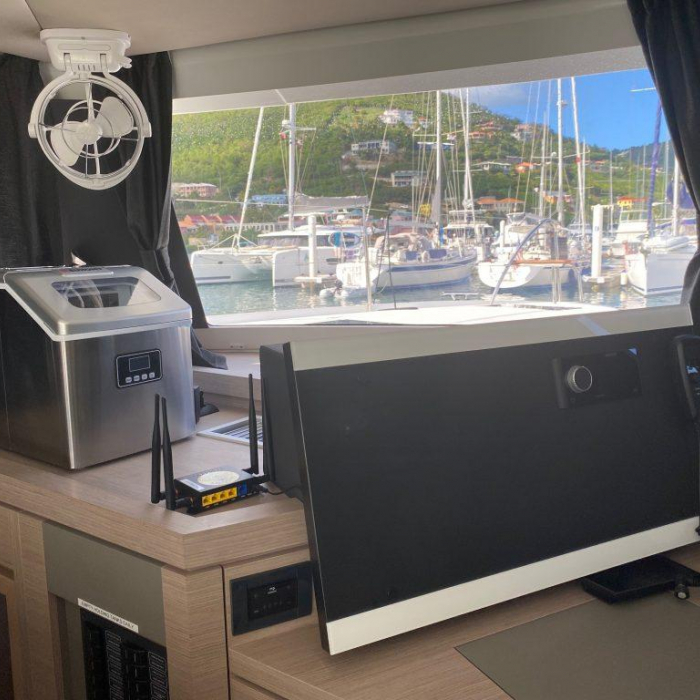 Serene Blue | Fountaine Pajot Astrea 42 Maestro photo 11