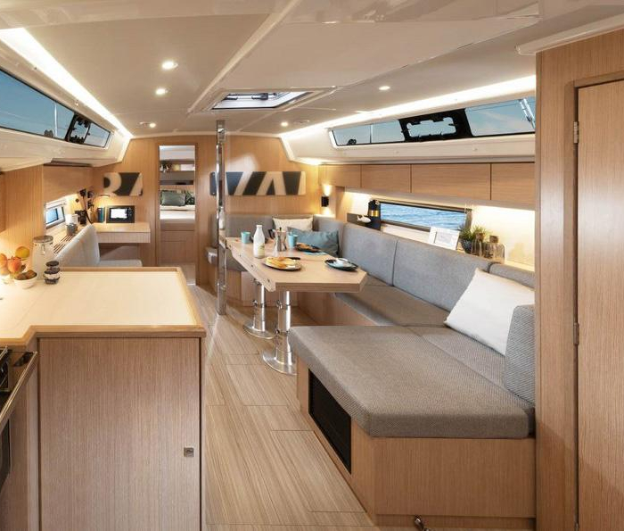 Maia | Bavaria C42 photo 3