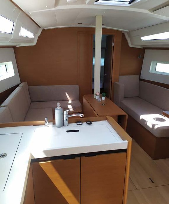 Bright Elli | Sun Odyssey 380 photo 16