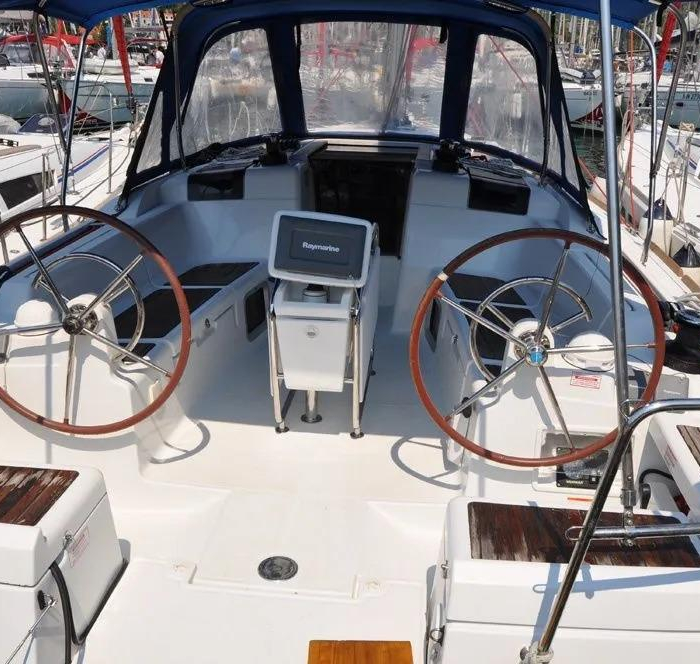 FourTwo | Sun Odyssey 409 photo 8